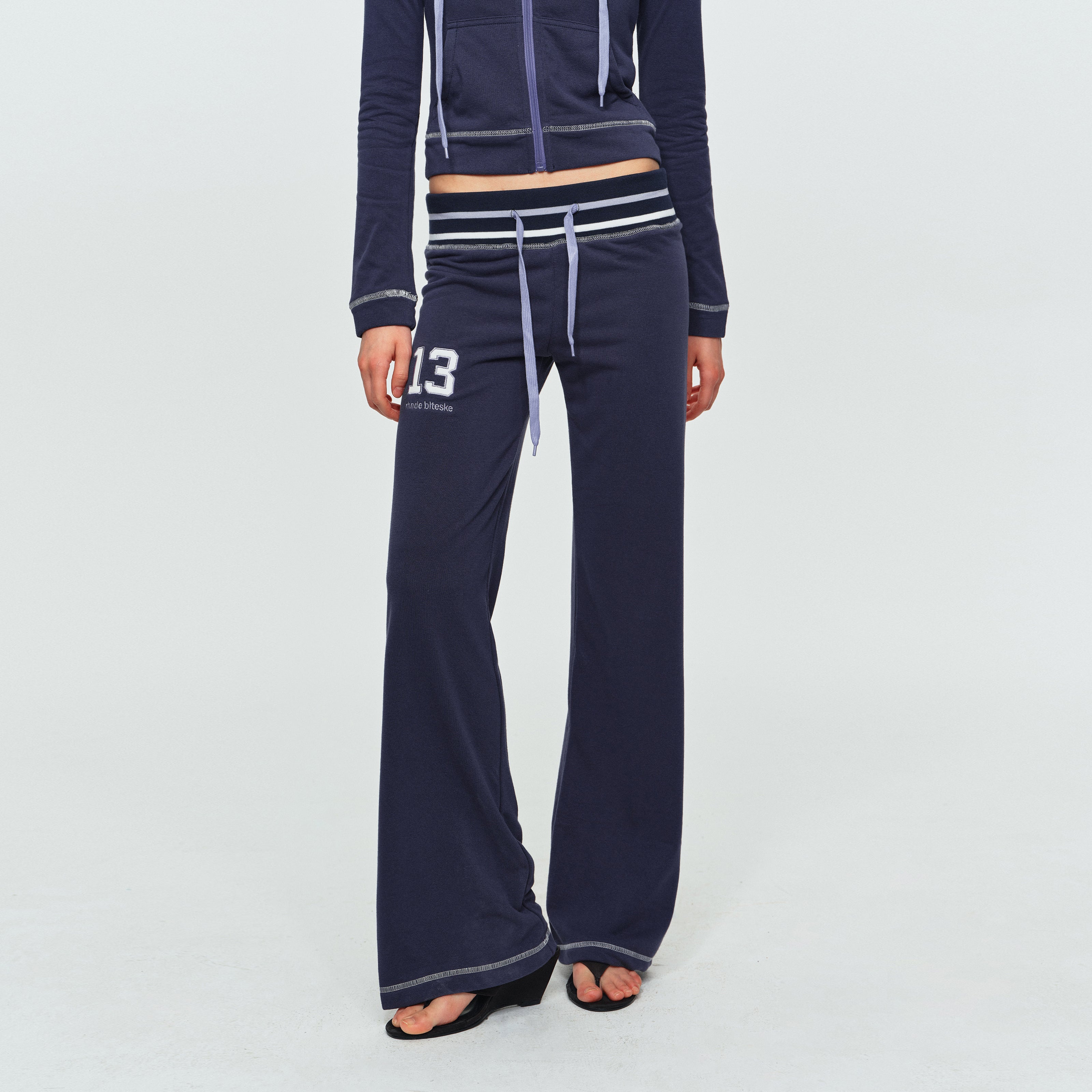 MADWITCH LOW-RISE GRAPHIC FLARED SWEATPANTS #L2026061