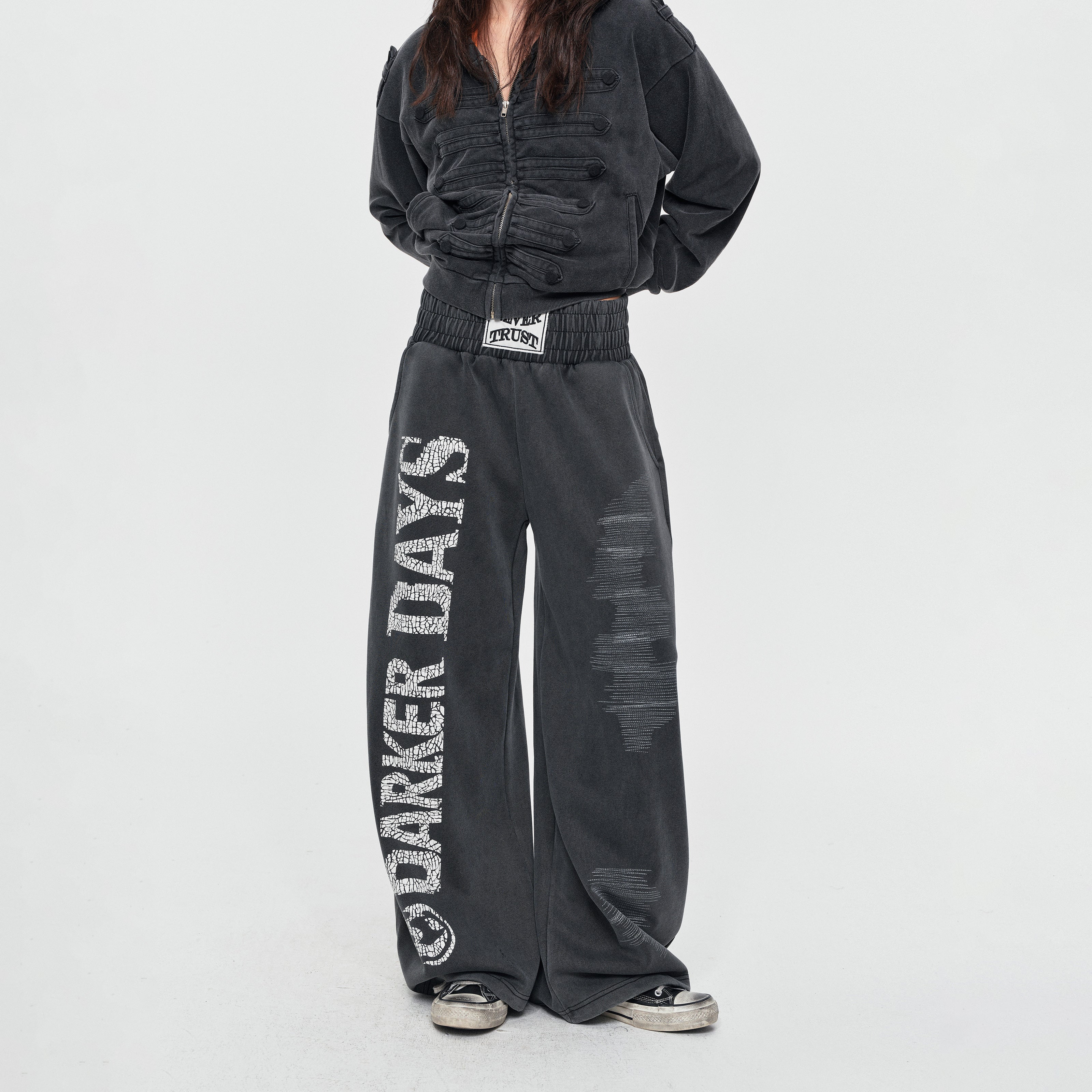 MADWITCH CRACKED-PRINT WASHED SWEATPANTS #H6797