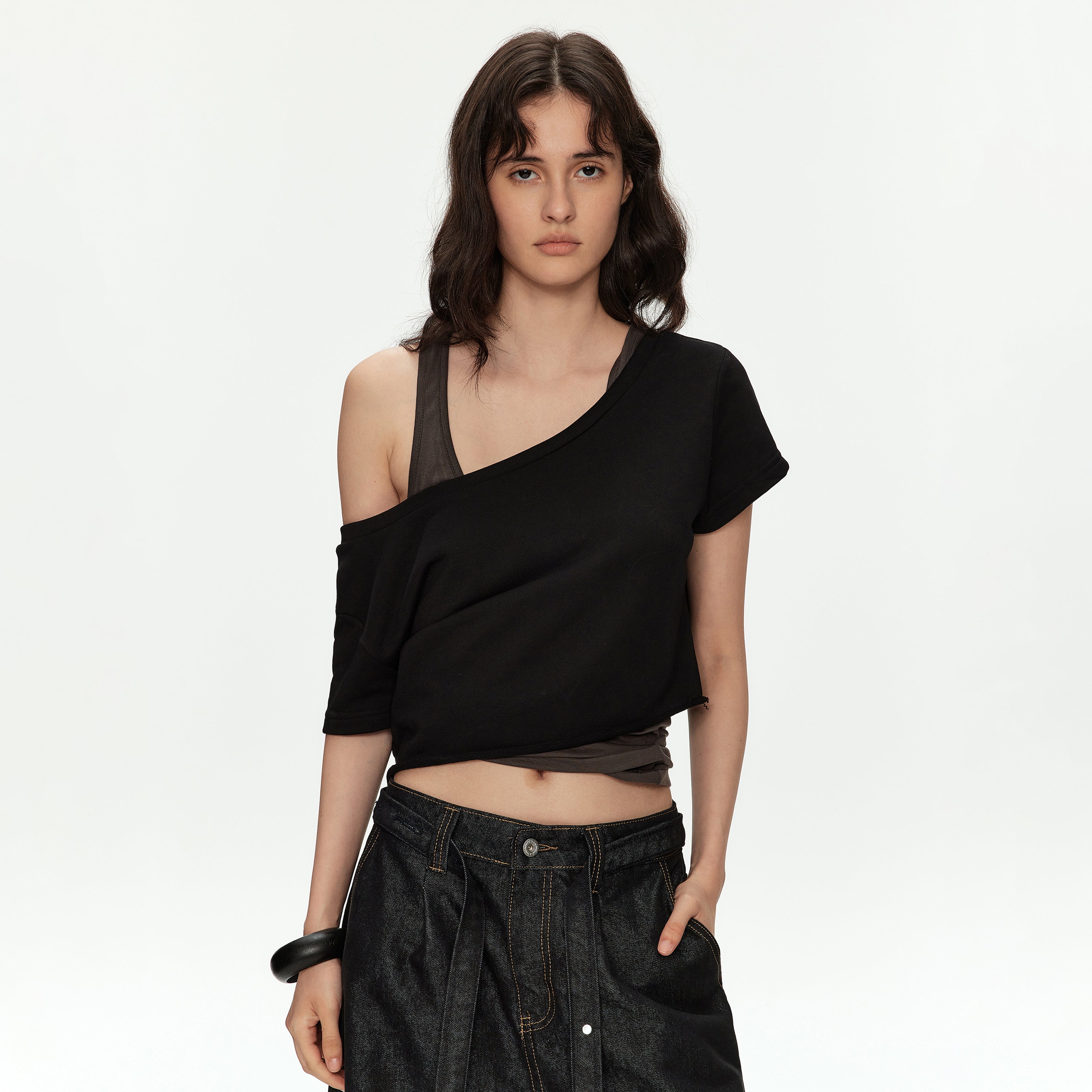MADWITCH OFF SHOULDER CROP TEE #2026510