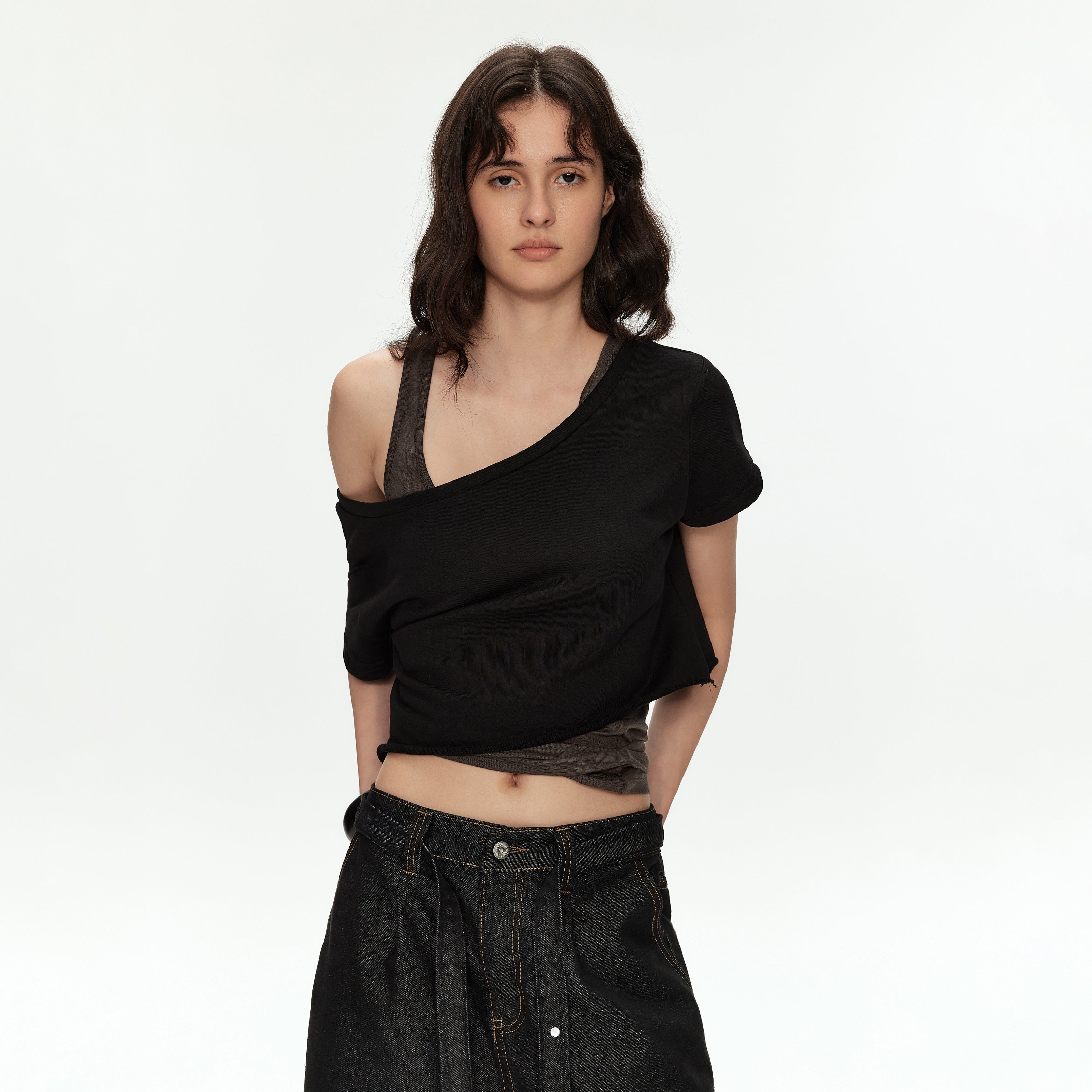 MADWITCH OFF SHOULDER CROP TEE #2026510